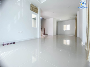 ทาวน์เฮ้าส์มือสองย่านนนทบุรี ม.นนท์ณิชา บางใหญ่2 หลังมุม! เนื้อที่มากถึง 38.4 ตร.ว. ฟังก์ชัน 3 ห้องนอน 2 ห้องน้ำ 1 ที่จอดรถ บนทำเลแห่งการเดินทาง เชื่อมต่อถ.กาญจนาภิเษก, ถ.รัตนาธิเบศก ใกล้รถไฟฟ้าสายสีม่วง "สถานีตลาดบางใหญ่" และทางด่วน "ศรีรัช"